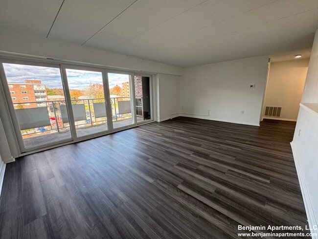 Building Photo - 53 Hill Rd