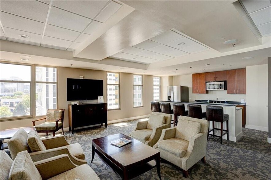 7th Floor Club Room - 565 Peachtree St NE