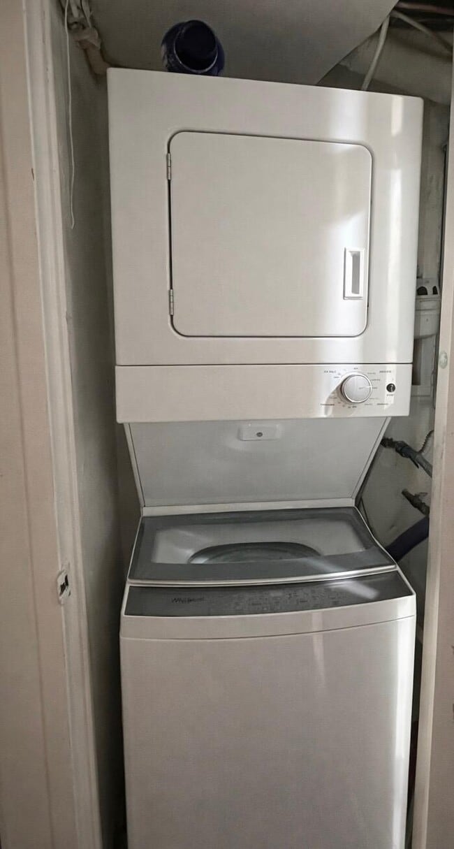 Building Photo - 4130 SW 20th St