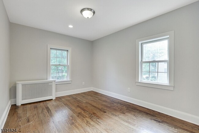 Building Photo - 302 N 10th St