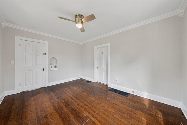 Building Photo - 943 Nutwood St