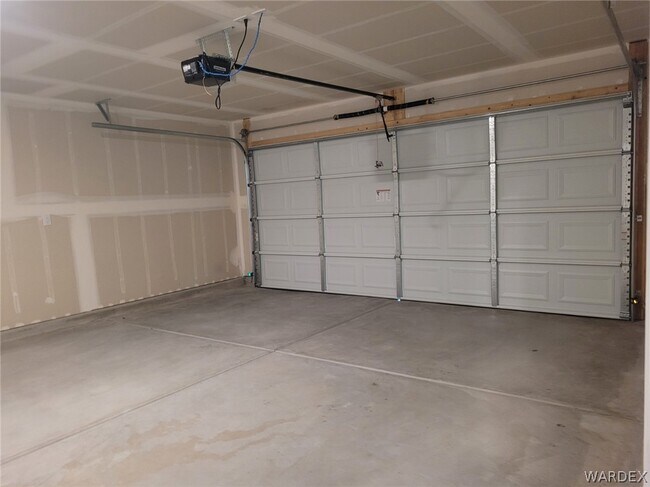 Building Photo - 5665 Cypress Ave