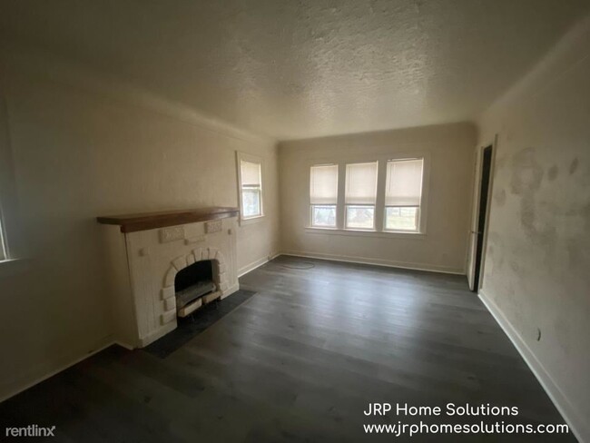 Building Photo - 2 br, 2 bath Duplex - 242 W High St Uppr 2...