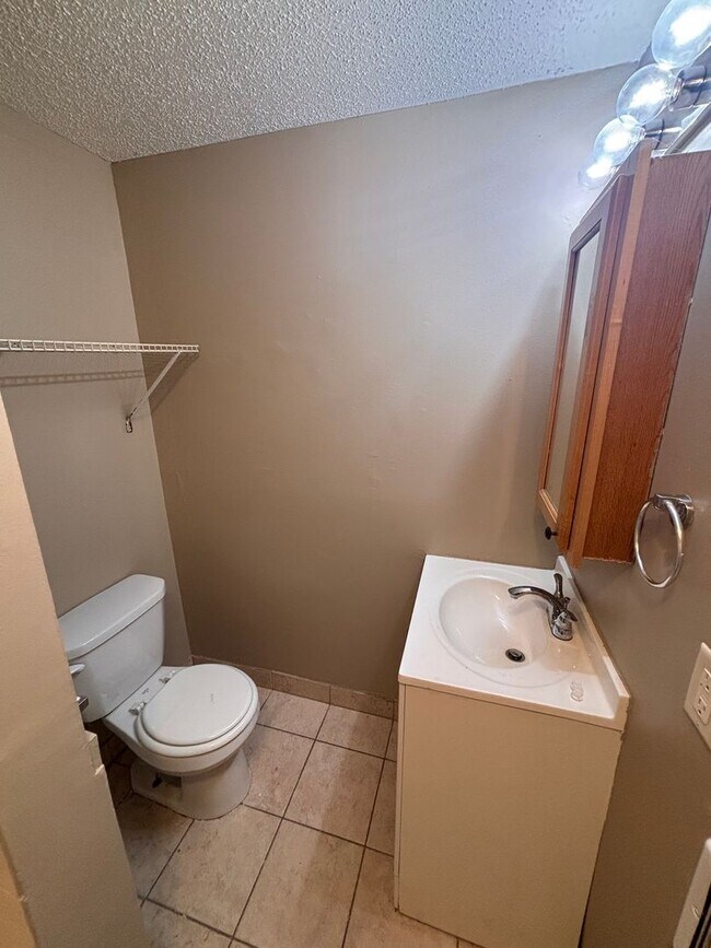 Building Photo - 880 Wilson Ave