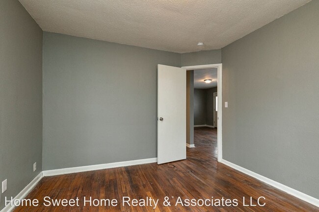 Building Photo - 2 br, 1 bath House - 1411 W Calhoun