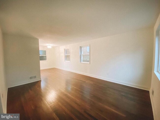 Building Photo - 44 E Rosemont Ave