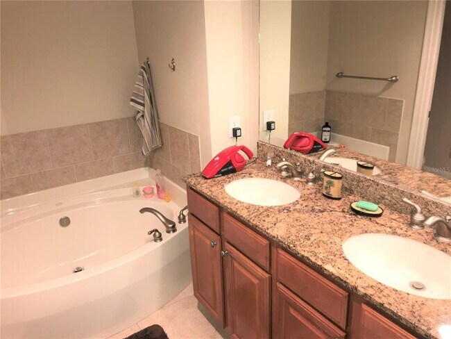 Building Photo - 808 3rd Ave W