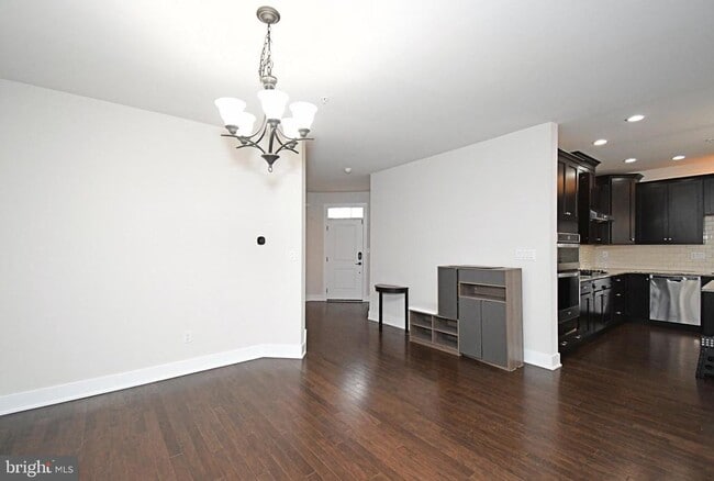 Building Photo - 136 Iron Hill Way