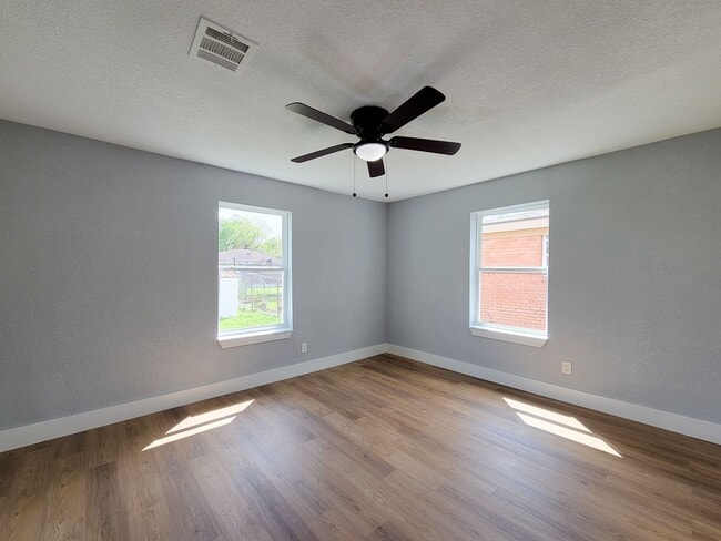Building Photo - This beautifully updated 4-bedroom home is just under two miles from Highway 288 and Loop 610, ma...