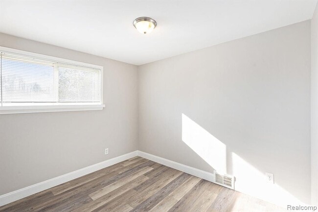 Building Photo - 2719 Pall Mall Dr