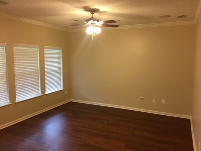 Building Photo - 6285 Pendragon Pl