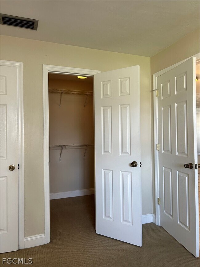 Building Photo - 2128 SE 4th St