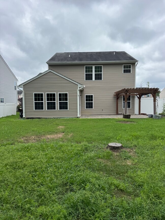 Building Photo - 624 Leonard Ln