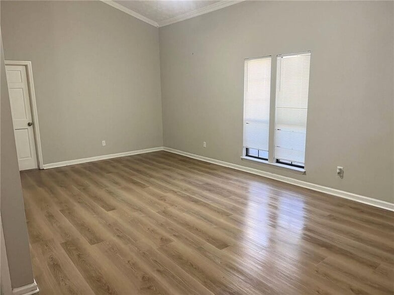 Building Photo - 2961 Hawk Ct SE