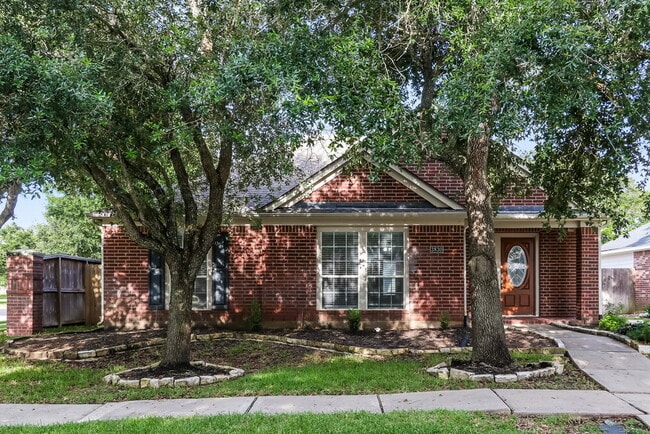 Building Photo - 3830 Lake Ballinger Ln