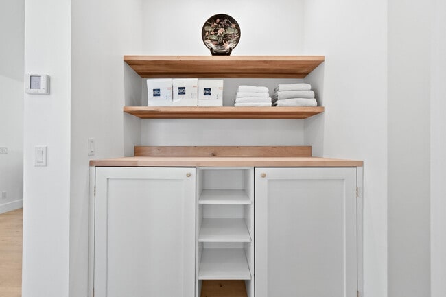 Building Photo - 845 Sunset Rd