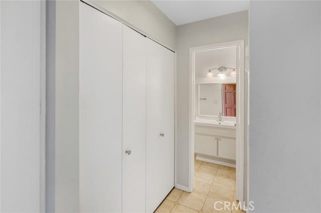 Building Photo - 1122 S Clifpark Cir