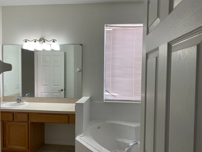 Building Photo - Large home in gated community of Aviana Resort