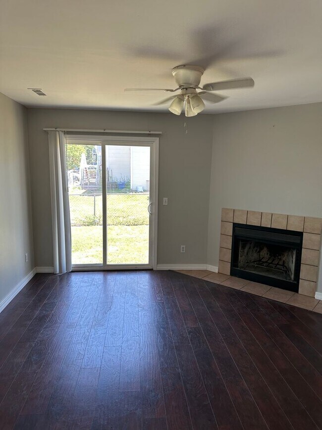 Building Photo - 1011 Mazatlan Cir