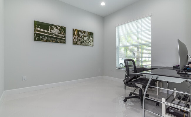 Building Photo - 15145 Cameo Ct