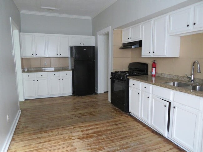 Building Photo - 701 Dumble St