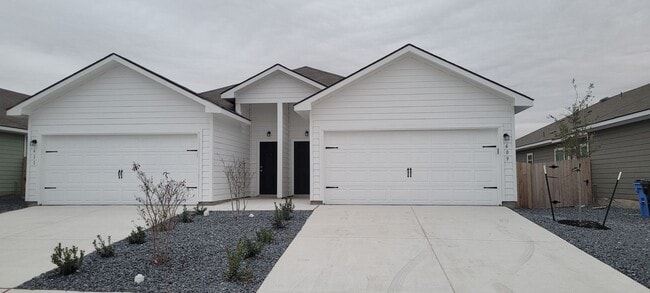 Primary Photo - Luxury Duplex 3/2 in Seguin Navarro ISD