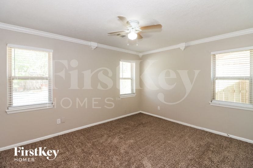 Building Photo - 307 Coronation Dr