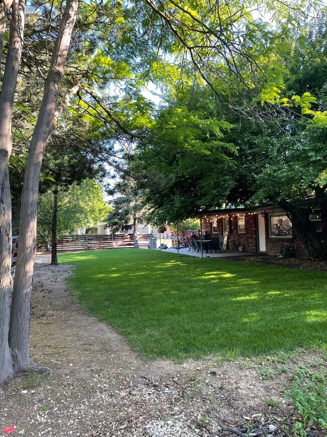 Building Photo - 2908 Meadowbrook Dr