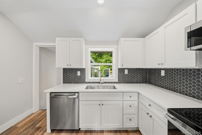 Building Photo - 12 Dickerson Pl
