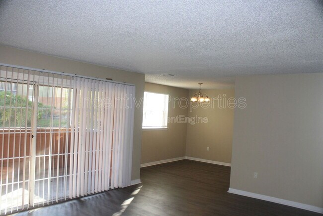 Building Photo - 4177 Versailles Dr