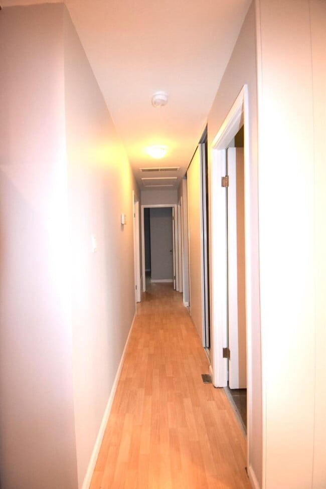 Building Photo - 2070 Sierra Wood Dr