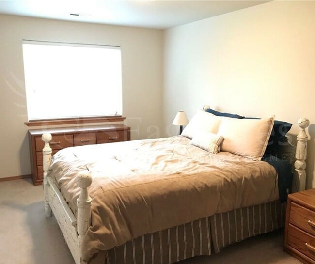 Building Photo - Three Bedroom, Two Bathroom House Located Near WWCC