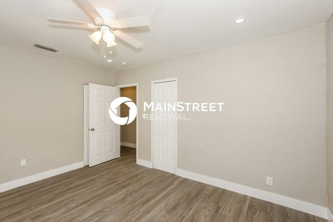 Building Photo - 2 Bedroom Pet-Friendly Home in Hollywood, ...
