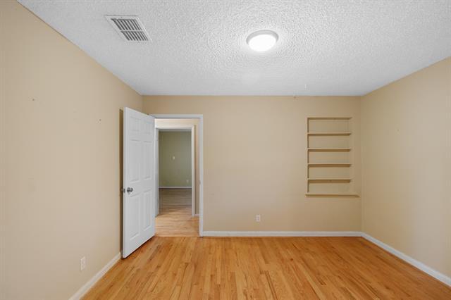 Building Photo - 2100 S Westmoreland Rd