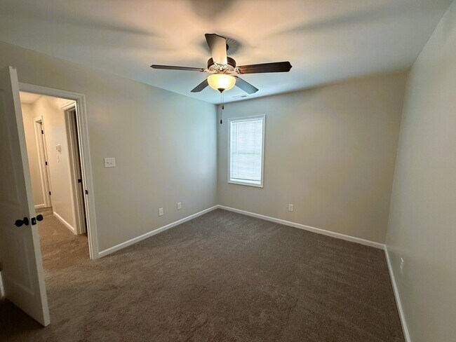 Building Photo - 308 E Franck St