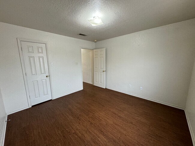 Building Photo - 3301 Barcelona Dr