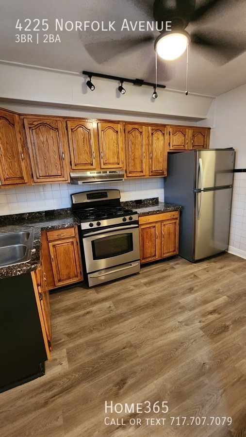 Building Photo - Renovated Three Bedroom is West Forest Park