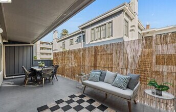 Building Photo - "Chic 1-Bed Oasis with Hardwood & Marble F...
