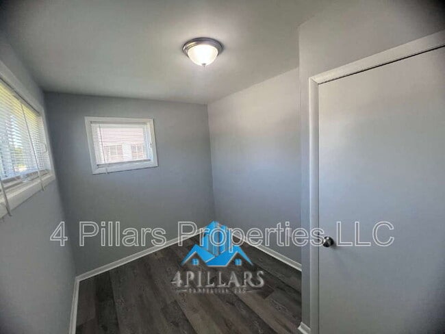 Building Photo - 906 177th Pl