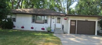 Front view - 1416 39th Ave NE