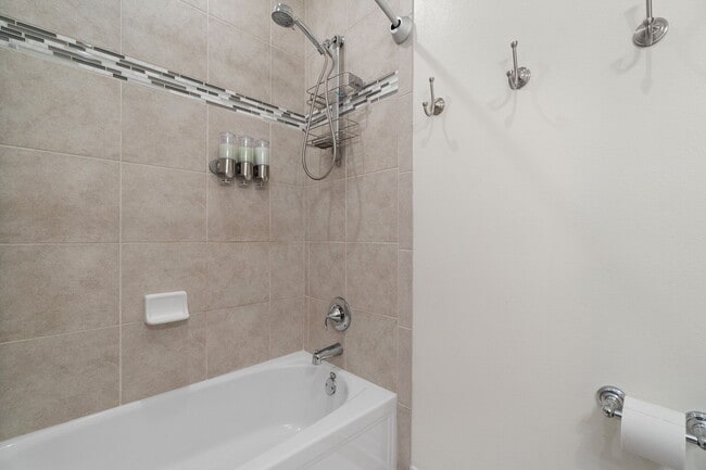 Building Photo - 6635 Carlinga Dr