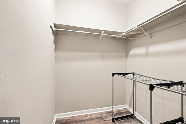 Building Photo - 3814 Lyndhurst Dr