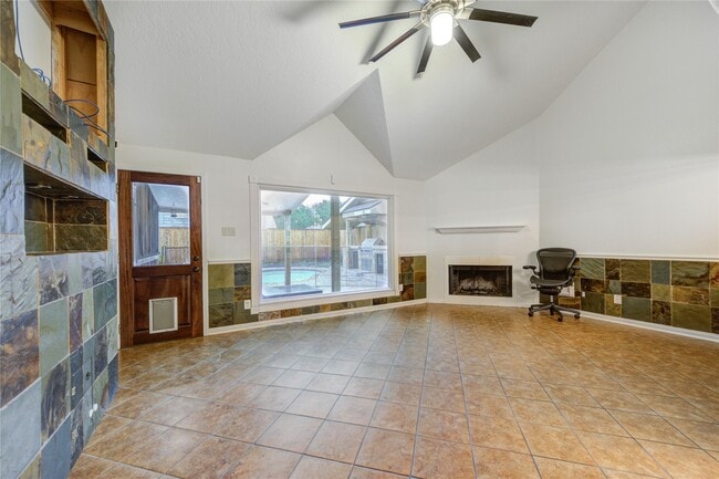 Building Photo - 21450 Park Post Ln