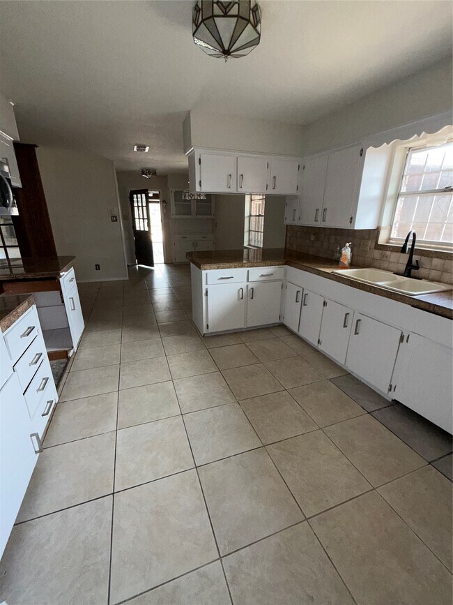 Building Photo - 1803 Tidwell Ln