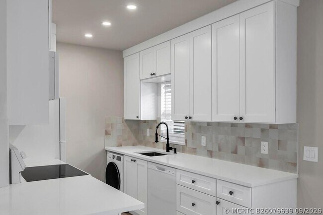 Building Photo - 3 Ocean Breeze