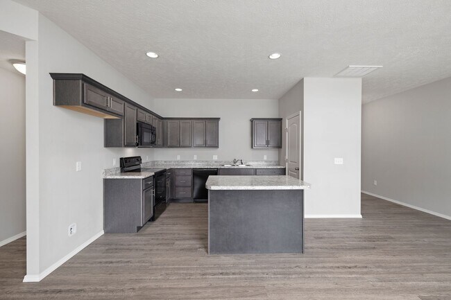 Building Photo - Republic Duplex for rent- with fence!