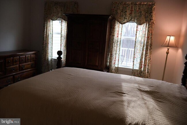 Building Photo - 659 Thomas Penn Dr