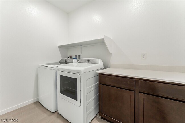 Building Photo - 9398 Noble Fir Rdg Ave