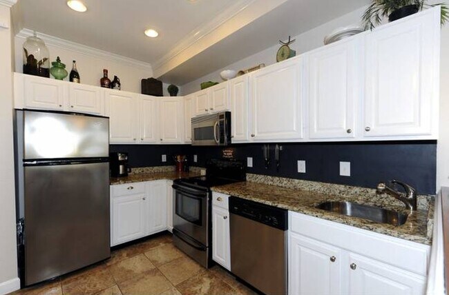 Building Photo - 1012 7th St SE