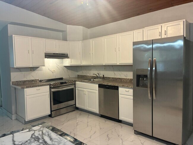 Building Photo - 3630 SW 46th Ave